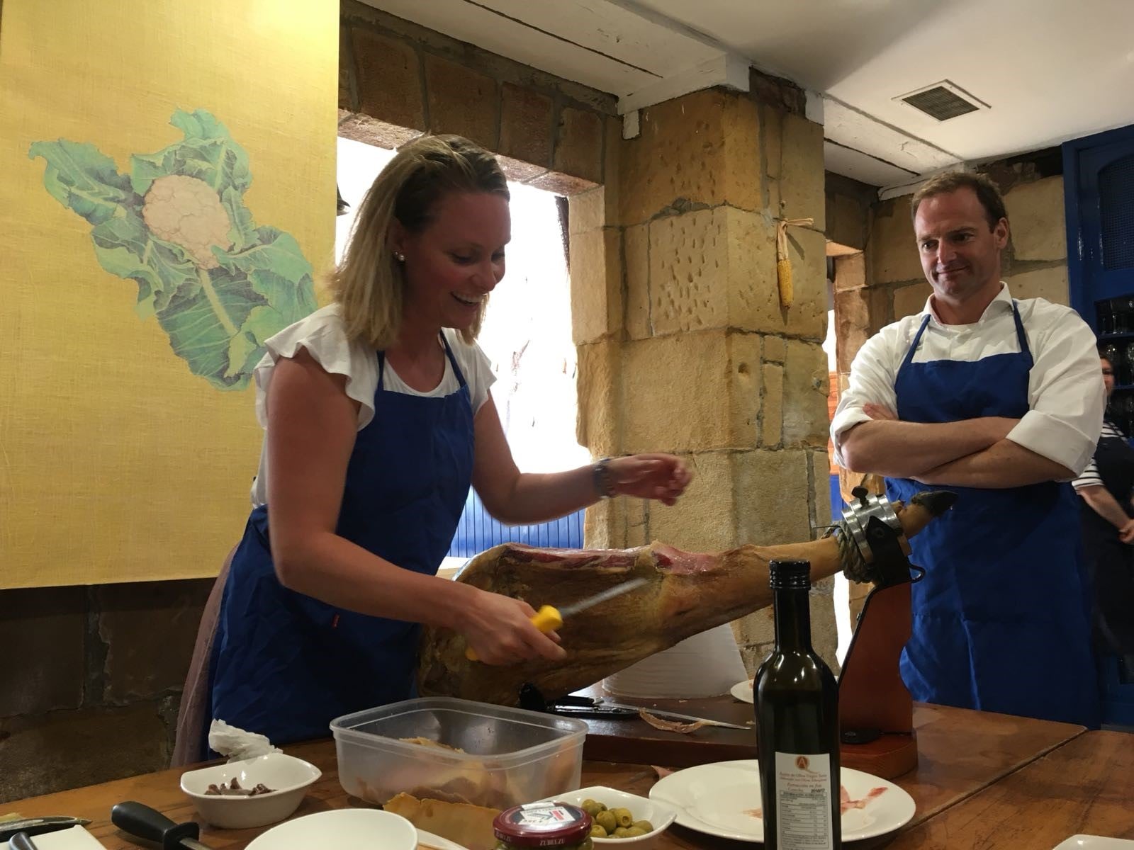 Basque cookery learning to cut ham