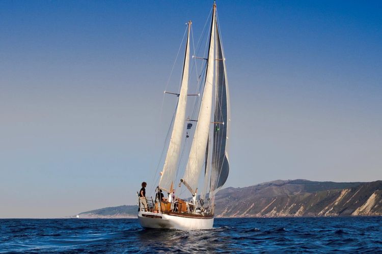 San Sebastian sailing day trip